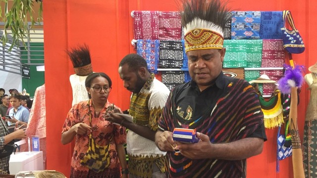 Perwakilan Kantor Bank Indonesia Provinsi Papua Moses Yomungga (kanan). Foto: Selfy Sandra Momongan/kumparan