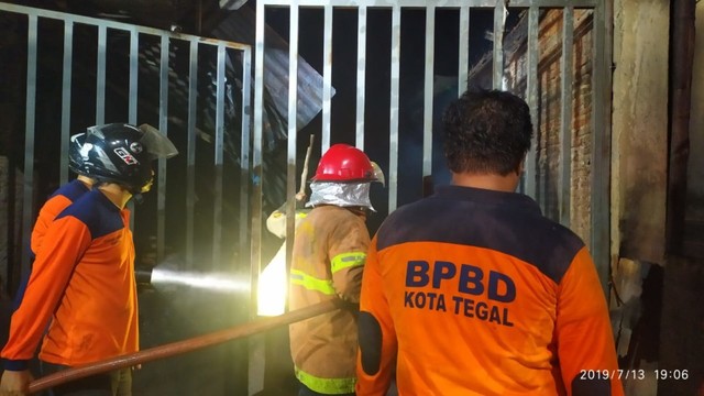 Kios di Jl. Masjid Annur Terbakar Karena Bensin Tumpah Kenai Obat Nyamuk 3 IMG-20190713-WA0044.jpg