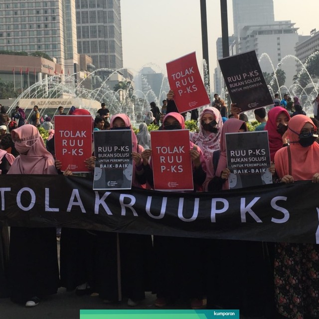 Aliansi Cerahkan Negeri menggelar aksi penolakan RUU PKS di Hari Bebas Kendaraan Bermotor (HBKB) Jalan MH Thamrin, Jakarta. Foto: Ferry Fadhlurrahman/kumparan