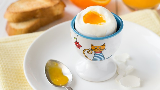 Ilustrasi telur rebus setengah matang Foto: Shutterstock
