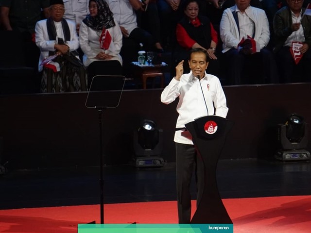 Joko Widodo saat menyampaikan pidato kemenangan di Sentul International Convention Center (SICC), Minggu (14/7). Foto: Iqbal Firdaus/kumparan