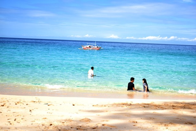 Keindahan Pantai Pal di Likupang Timur, Kabupaten Minahasa Utara, Sulawesi Utara. Foto: Febry Kodongan