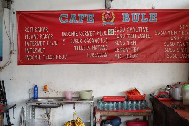 Cafe Bule yang sederhana tapi bertahan lama di hati penggemarnya.