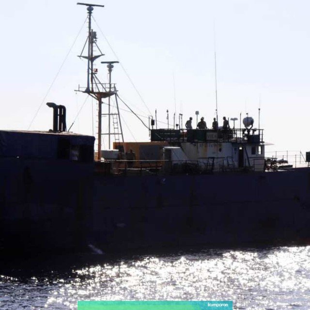 Kapal jumbo maling ikan MV NIKA yang ditangkap KKP. Foto: Dok. PSDKP KKP