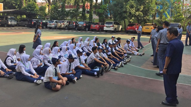 Kegiatan MOS di SMAN 13 Jakarta. Foto: Fachrul Irwinsyah/kumparan