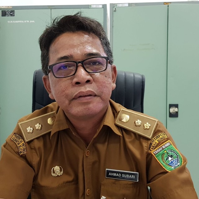 Sekretaris Bappeda Tanah Bumbu, Ahmad Subari di kantornya, Senin 15 Juli 2019. Foto: Diananta/banjarhits.id