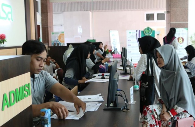 Calon mahasiswa baru saat melakukan pendaftaran di Universitas 'Aisyiyah (UNISA) Yogyakarta. Foto: Istimewa.