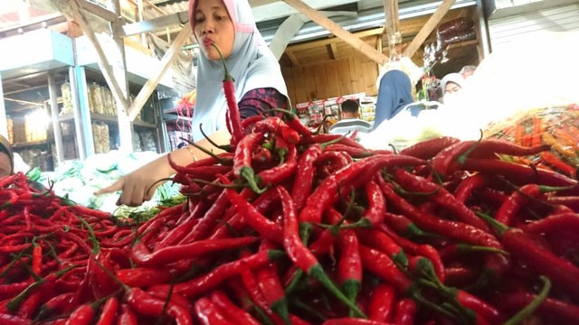 Harga cabai jenis merah besar mengalami kenaikan di Pasar Induk Brebes. (Foto: Yunar Rahmawan)