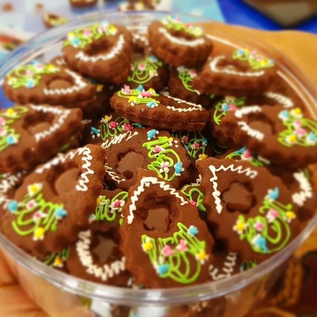Kue karawo rasa coklat hasil olahan para ibu rumah tangga di Desa HUtadaa, Kecamatan Talaga Jaya, Kabupaten Gorontalo. Senin, (15/7). Foto : Burdu/banthayoid