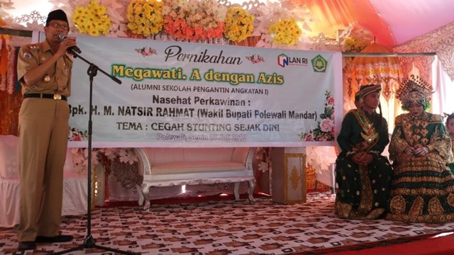 Pernikahan alumni Sekolah Pengantin angkatan pertama, Megawati dan Abdul Azis. Foto: Dok. Kominfo Polman