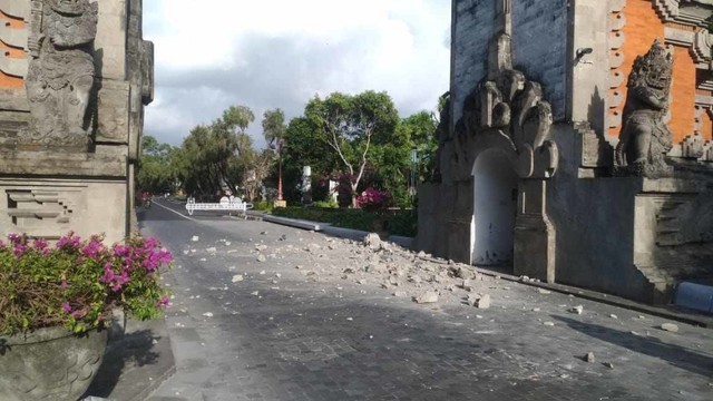 Gapura ITDC Nusa Dua terkena dampak gempa Bali. Foto: Dok. Istimewa