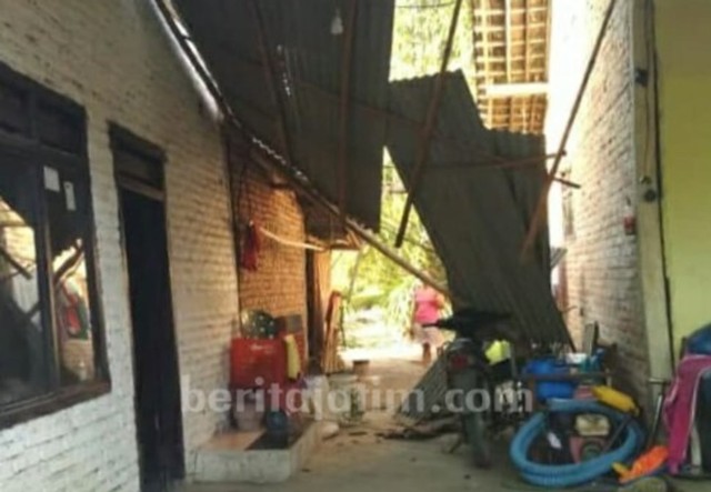 Rumah seorang warga Banyuwangi, Jawa Timur, usai gempa 