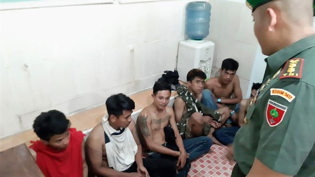 Ketujuh remaja usai diamankan di Makodim 1417/Kendari, Foto: Lukman Budianto/kendarinesia.