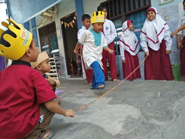 Saling Mengenal Teman Baru dengan Permainan Tradisional - kumparan.com - Cerita Permainan Tradisional Lompat Tali