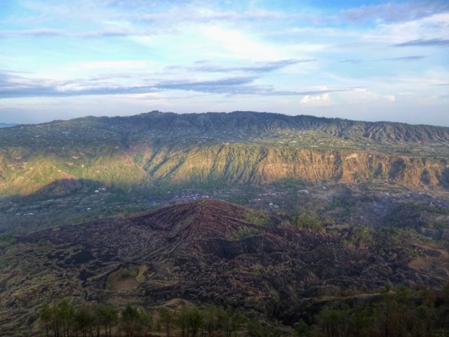 Menapak Gunung Batur, Sepenggal Jejak 'Cincin Api' di Pulau Dewata (26558)