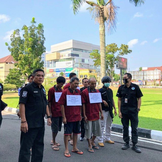 Keempat tersangka kurir narkoba dari Aceh saat di Mapolda Sumsel (Dok. Urban Id)