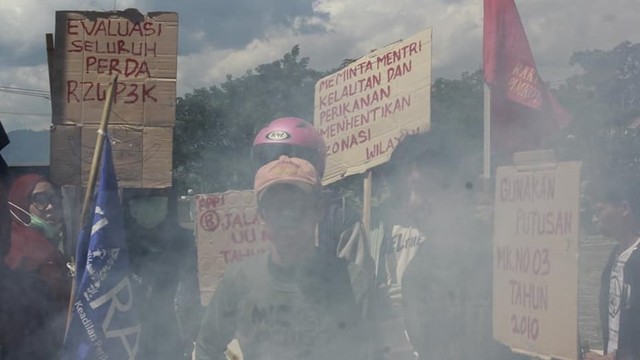 Demo Amuk Bahari Mamuju.jpg