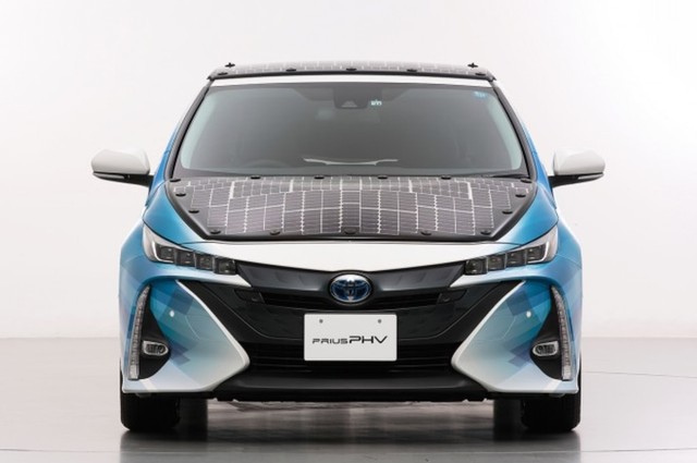 Toyota Prius PHV Tenaga Surya
