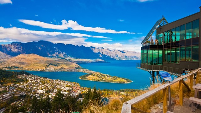 Pemandangan Kota Queenstown dan Danau Wakatipu di Selandia Baru Foto: Shutter Stock