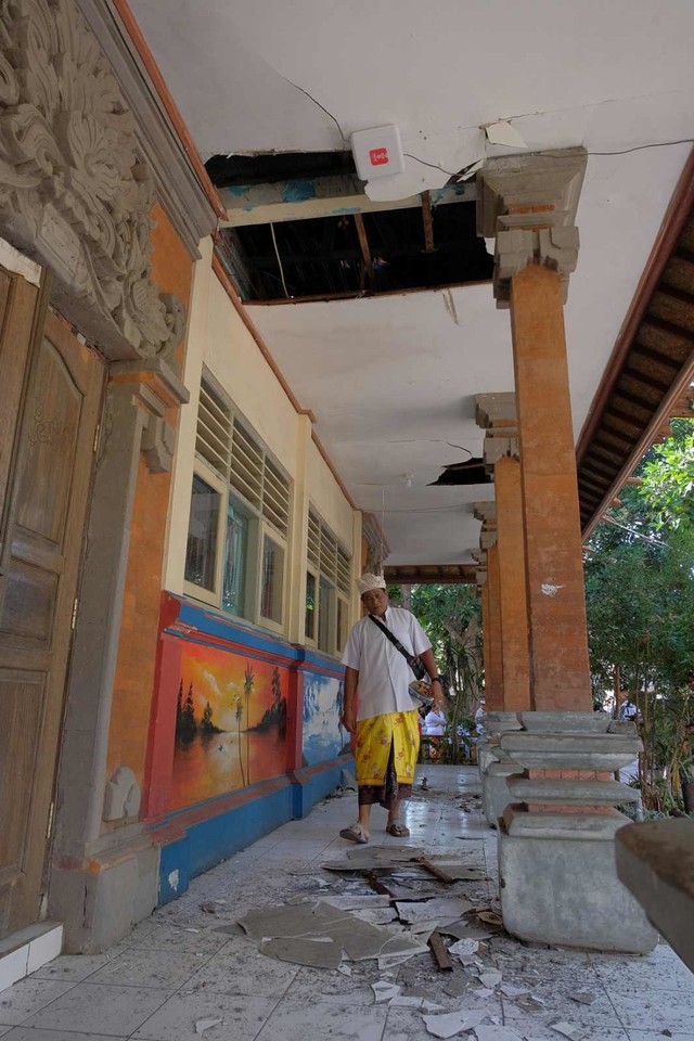 Gubernur Koster Akan Renovasi Bangunan Sekolah Rusak Akibat Gempa Bali Kumparan Com