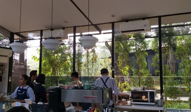 Suasana Popolo Coffee