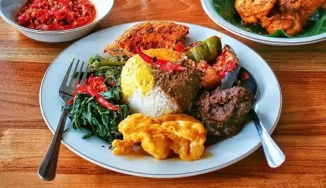 5 Fakta Unik Rumah Makan Padang. !!