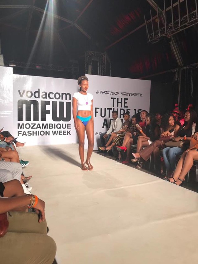 (NOT COVER) Model Pakai Celana Khusus Menstruasi di Runway Fashion