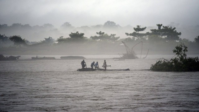 Ilustrasi muara sungai. Foto: AFP/DAVID TALUKDAR