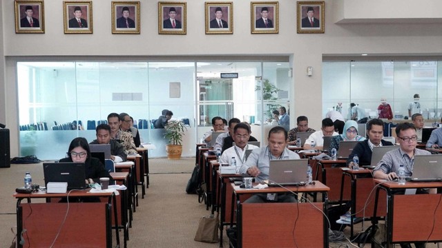 Sejumlah peserta menjalani seleksi calon hakim tahap II di Auditorium Komisi Yudisial, Rabu (17/7). Foto: Helmi Afandi/kumparan