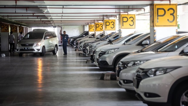 Ilustrasi tempat parkir mobil. Foto: ANTARA FOTO/Aprillio Akbar