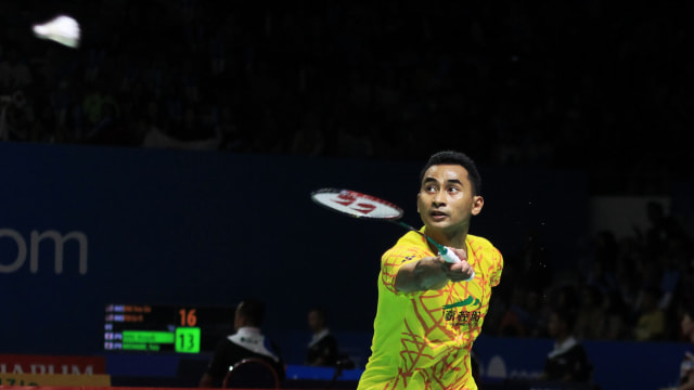 Pebulutangkis Indonesia Tommy Sugiarto saat bertanding di Indonesia Open 2019 di Istora Senayan, Jakarta, Rabu (17/7). Foto: Irfan Adi Saputra/kumparan