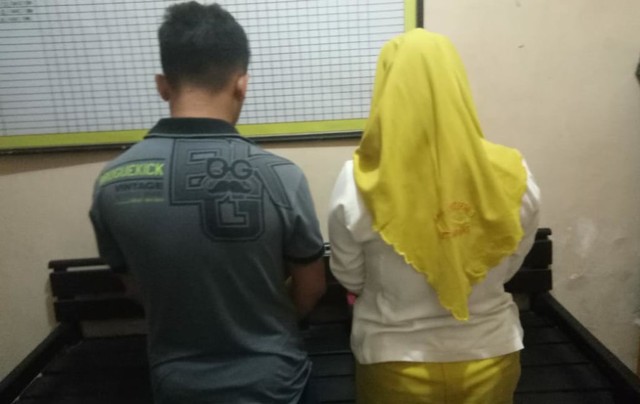 MS (19) dan NS (17) diduga berbuat mesum di toilet Masjid Alfalah, Kecamatan Pakong, Kabupaten Pamekasan, Jawa Timur, Modus keduanya dengan masuk ke dalam toilet secara bergantian.