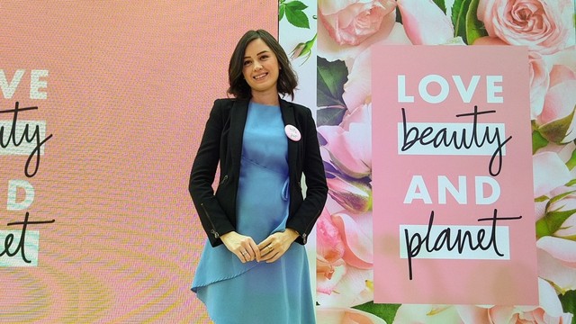 Kimberly Ryder dalam acara launching Love Beauty and Planet, di kawasan SCBD, Jakarta Selatan, Rabu (17/7). Foto: Maria Gabrielle Putrinda/kumparan
