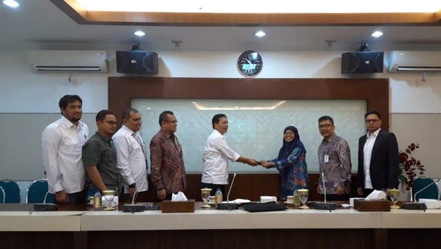 Serah terima data hulu migas Aceh dari Pemerintah Pusat kepada Pemerintah Aceh yang berlangsung di Kantor Gubernur Aceh, Rabu (17/7). Foto: Tiara untuk acehkini