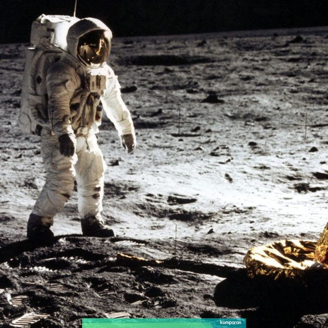 Astronaut berjalan di atas Bulan. Foto: AFP/NASA