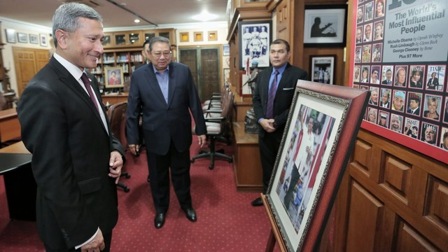 SBY Terima Kunjungan Menlu Singapura Vivian Balakrishnan di kediaman Cikeas, Rabu (17/7). Foto: Dok. Partai Demokrat