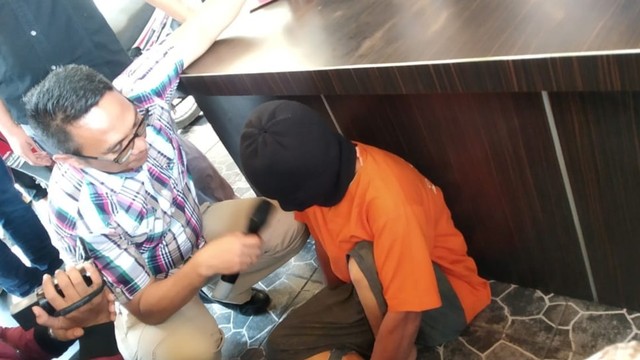 Polisi Dor Jomblo Pelaku Cabul Bocah 9 Tahun Masih Pakai Seragam SD (128264)