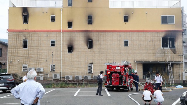 Studio animasi di Kyoto, Jepang dibakar orang tak dikenal, Kamis (18/7). Foto: AFP/JIJI Press