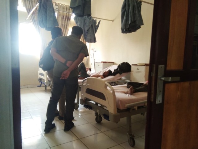 Sembilan korban selamat dalam bentrok warga di Mesuji, Lampung, dirawat di Rumah Sakit Bhayangkara Polda Lampung, Kamis (18/7) | Foto : Obbie Fernando/Lampung Geh