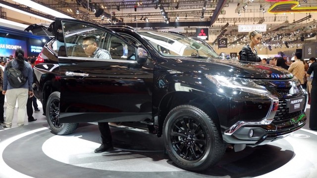 Mitsubishi Pajero Sport RF Black Edition Masih Sisa 158 Unit (5355)
