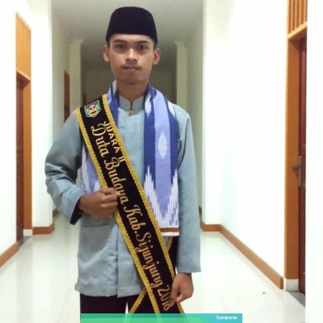 Fajar Rela Menginap di Masjid Demi Kuliah di Universitas Negeri Padang (141776)