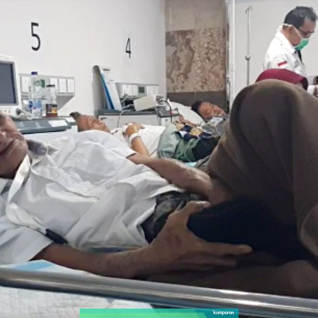 Mahmud, jemaah haji Indonesia mendapat perawatan di Klinik Kesehatan Haji Indonesia (KKHI) Madinah. Foto: Darmawan/Media Center Haji