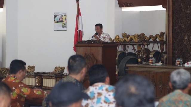 Pembinaan Kepala Desa se Kabupaten Bojonegoro di Pendapa Malowopati Pemkab Bojonegoro. Kamis (18/07/2019)