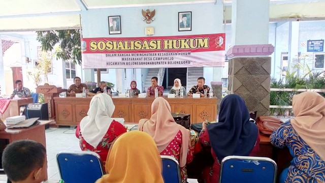 Sosialisasi hukum kepada masyarakat di Desa Campurejo Kecamatan Bojonegoro Kota. Kamis (18/07/2019)  