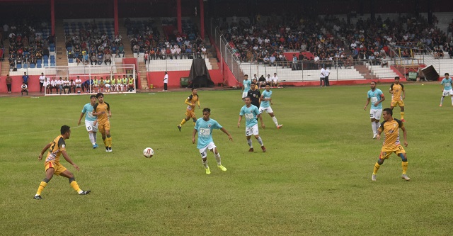 Pertandingan antara Bogor FC Sulut United melawan Mitra Kukar di Stadion Klabat, Manado. Laga ini berhasil dimenangkan tim tuan rumah dengan skor 2-1.