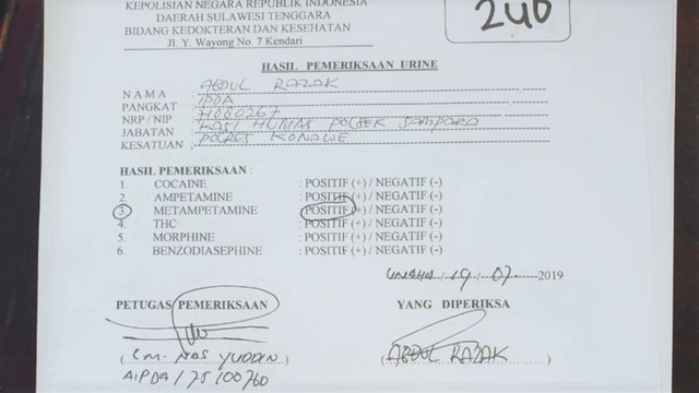 Hasil pemeriksaan urine IPDA Abdul Razak dinyatakan positif gunakan obat terlarang, Jum'at (19/7). Foto: Dok Humas Polda Sultra.