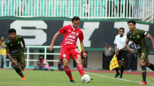 Pemain Persija, Rezaldi Hehanusa, dalam pertandingan Liga 1 2019 melawan PS Tira Persikabo di Stadion Pakansari, Bogor, Selasa (16/7). Foto: Alan Kusuma/kumparan