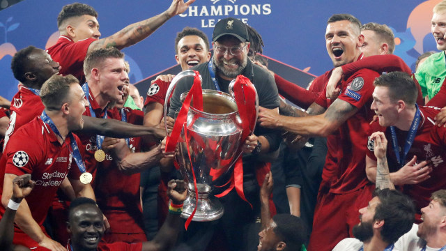 Klopp berpesta bersama Liverpool. Foto: REUTERS/Carl Recine