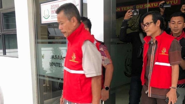 Tiga pejabat Pemkab Bandung Barat ditahan jaksa atas dugaan korupsi dana BBM. Foto: Dok. Humas Kejati Jabar