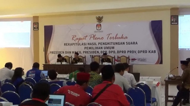 Foto: Rapat Pleno Terbuka, Rekapitulasi hasil penghitungan Pemilihan Umum 2019 di KPU Bojonegoro. Selasa (30/04/2019) lalu.